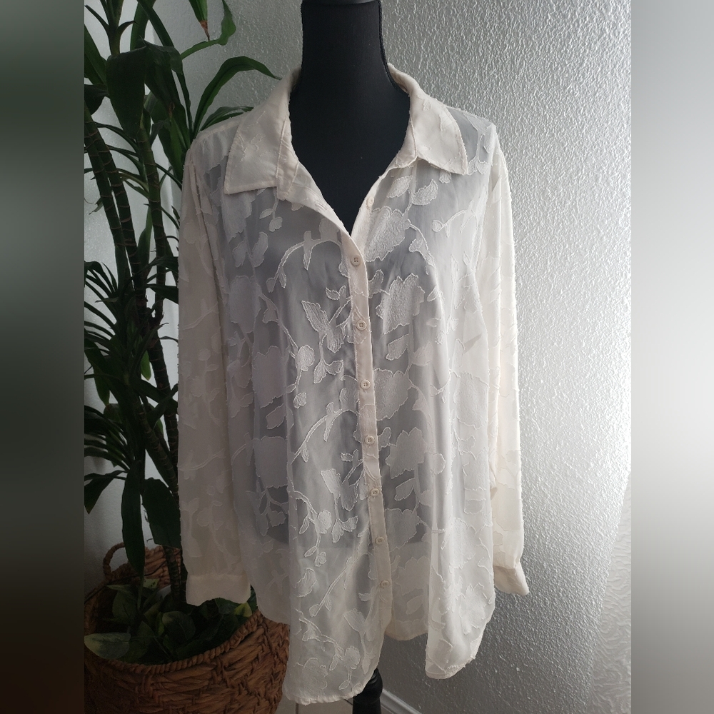 Torrid Cream Floral Blouse Size 3